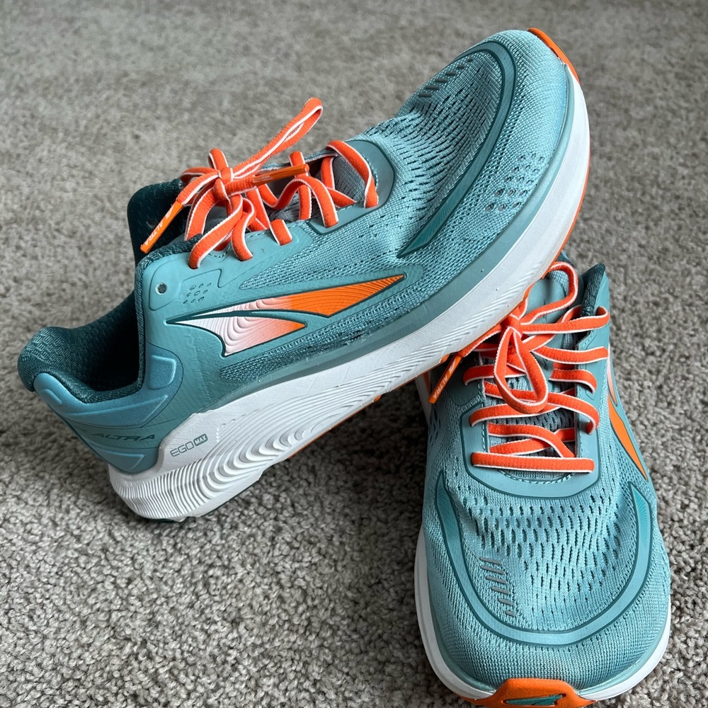 Like new Altra Paradigm women’s running shoes, size 9